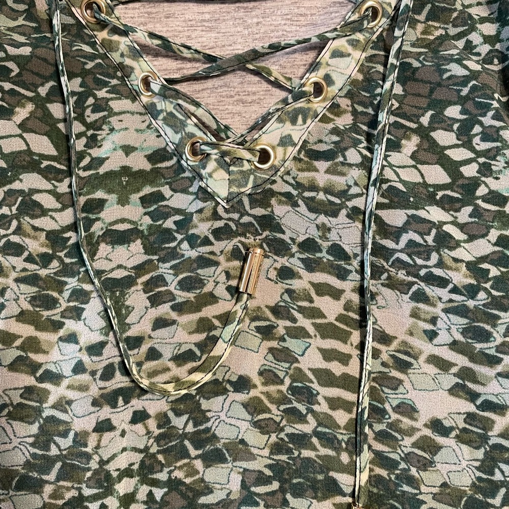 GUESS Tank Top - Picture 3 of 9